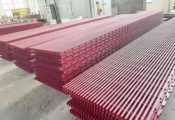 Grille en plastique renforcée de fibre de verre résistante aux produits chimiques pour les sols industriels