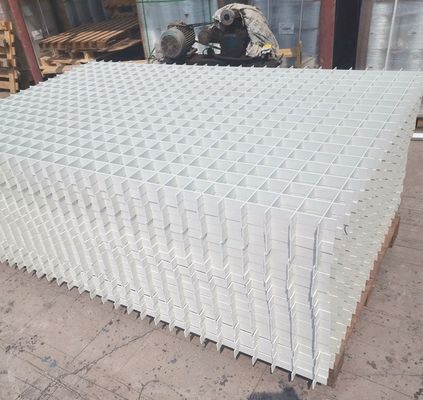 Service de coupe de grilles en FRP pour support de remplissage de tour de refroidissement de grande taille