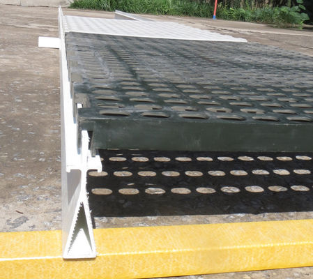 Service de coupe poutre de plancher de porc en FRP pour la construction de fermes porcines 100 120 135 150 mm poutre
