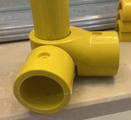 Résistants à l'entraînement en GRP jaune Coude Tee Connecteur de tube à angle croisé pour système d'entraînement