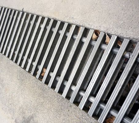 Couverture de grille anti-déroute en FRP pour les égouts de tranchées avec résistance chimique et service de coupe