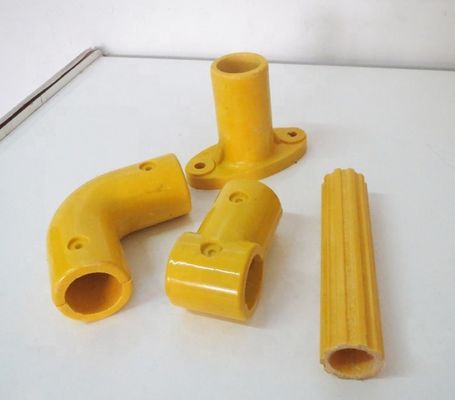 Résistants à l'entraînement en GRP jaune Coude Tee Connecteur de tube à angle croisé pour système d'entraînement