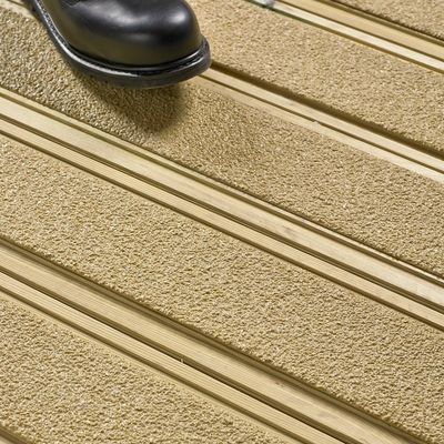 bande de fibre de verre pultrusion antidérapante pour terrasses de jardin en bois/escaliers/rampe d'accès