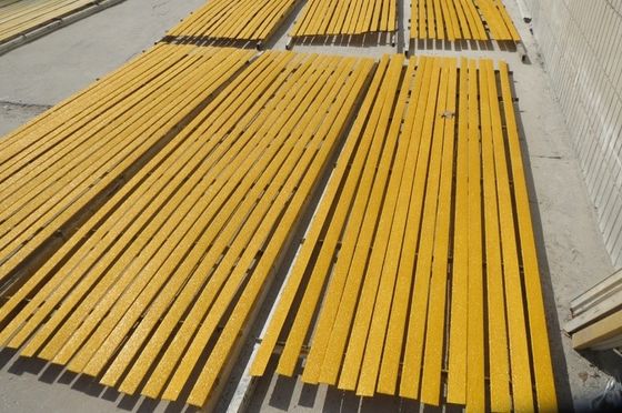 bande de démarche en fibre de verre résistante aux glissades pour couper les planchers en FRP et le plastique