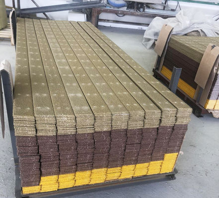 Bandes de fibres de verre plates FRP de longueur personnalisée pour résistance à la corrosion et antidérapant
