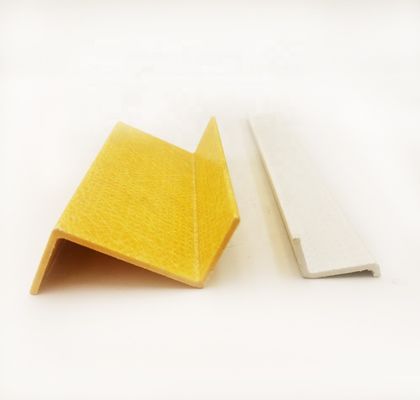 Structures Soutenir avec un matériau à profil Z GFRP résistant aux produits chimiques lisse et durable