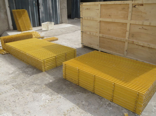 Passerelle de grille en fibre de verre FRP légère conçue pour les applications de trottoir en plastique