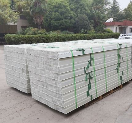 Service de coupe poutre en FRP en fibre de verre GRP de haute résistance pour poutre de support de sol en plastique pour porc
