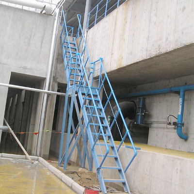 Escaliers d'isolation FRP/GRP antidérapants de longueur personnalisée pour champs de puissance et produits chimiques