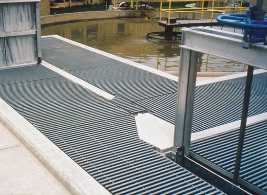 Panneau de couverture de grille en fibre de verre pultrée résistant à la corrosion avec surface antidérapante