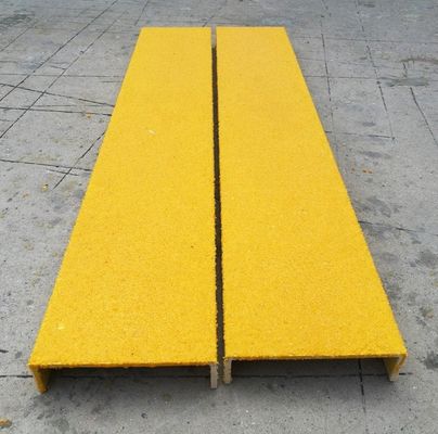 Traces d'escalier en FRP à grille résistante au glissement pour les marches antidérapantes dans les zones à fort trafic