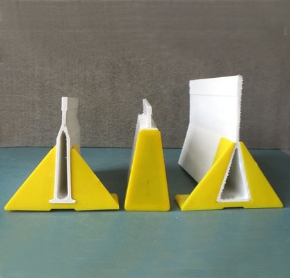 Faisceau de delta en FRP en fibre de verre triangulaire lisse et stable pour le support des ardoises en slats de la ferme porcine