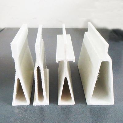 Faisceau de delta en FRP en fibre de verre triangulaire lisse et stable pour le support des ardoises en slats de la ferme porcine