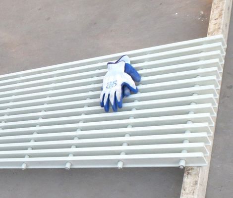 Réseaux structurels en FRP pultrés robustes et durables pour les exigences en matière de port de charges importantes