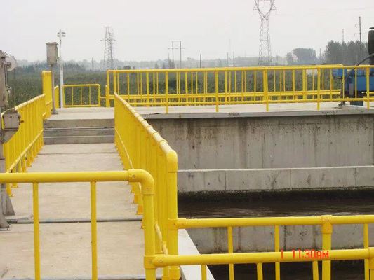 Conception industrielle de plancher monté 50 mm rouleau FRP manche pour une usine de traitement des eaux usées