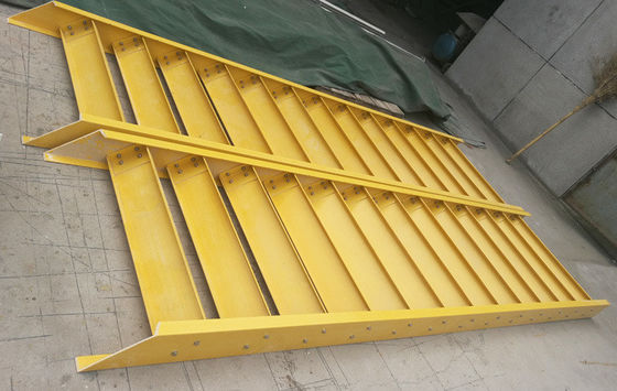 Échelles isolantes de centrales électriques Échelles à pas en plastique renforcées de fibre de verre avec rampe