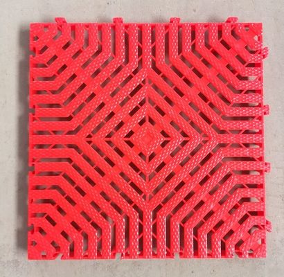 Matraques en plastique en PP d'épaisseur de 40x40x3.0cm pour revêtement de sol de garage de lavage de voiture intérieur
