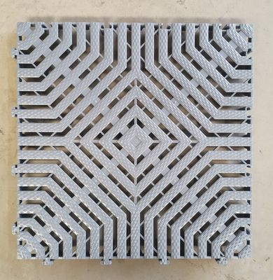 Matraques en plastique en PP d'épaisseur de 40x40x3.0cm pour revêtement de sol de garage de lavage de voiture intérieur