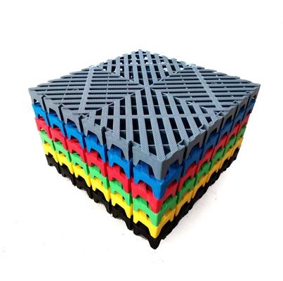 50x50x5.0cm Tapis de sol de garage en plastique pour atelier de lavage de voiture Style de conception industrielle