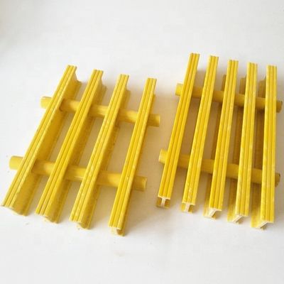 Facilité d'installation des grilles en FRP pour accès à l'escalier