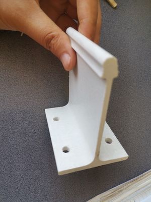 Détecteur thermique en FRP GFRP lisse pour l'isolation du toit à couture debout selon les besoins