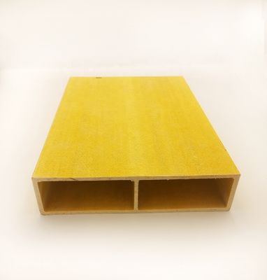 Traverse en plastique en fibre de verre haute résistance de longueur personnalisable pour le support de toit de terrasse