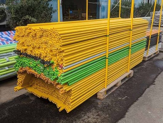 Technique Pultrusion personnalisé insulté FRP pôle de clôture Post Tube en fibre de verre pour la clôture