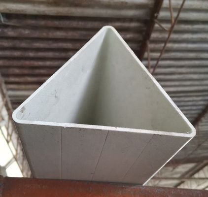 Profil triangulaire en FRP de 180 mm lisse Profil triangulaire en fibre de verre Section angulaire en FRP