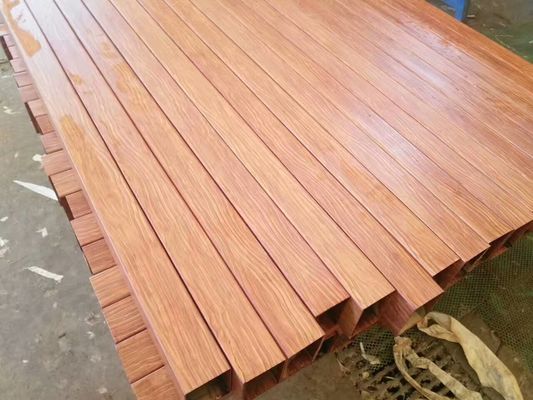Profiles de tubes composites en fibre de verre à grains de bois anti-corrosion pour la structure de pergola en FRP