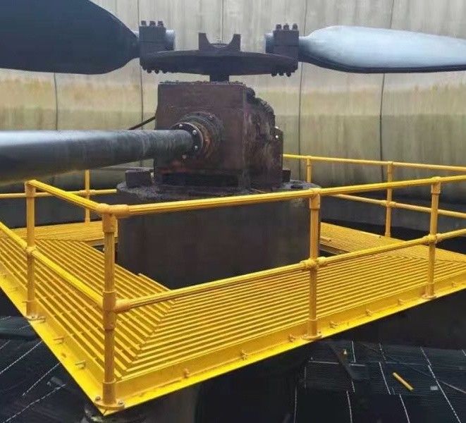 Service de coupe Plateforme de travail en FRP avec manche et échelles résistantes à la corrosion