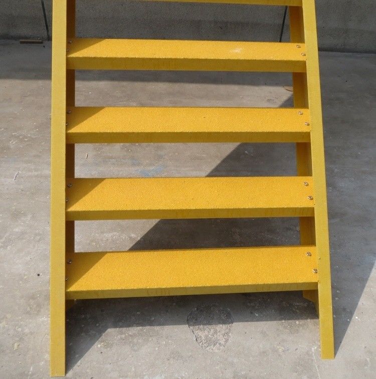 Escaliers à pas en FRP GFRP de conception industrielle pour l'isolation et la résistance à la corrosion