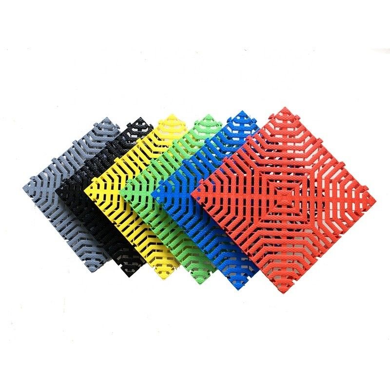 Matraques en plastique en PP d'épaisseur de 40x40x3.0cm pour revêtement de sol de garage de lavage de voiture intérieur