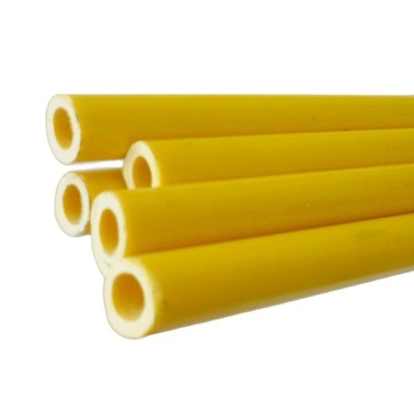Structures de support en FRP renforcé de fibres de verre en tiges en plastique pour des applications durables